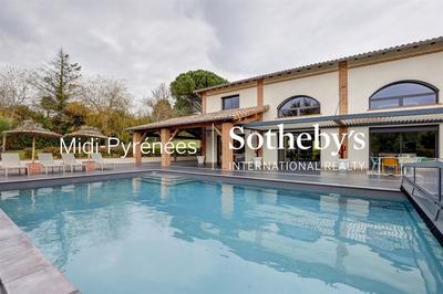 Maison - 320 m² - 9 pièces