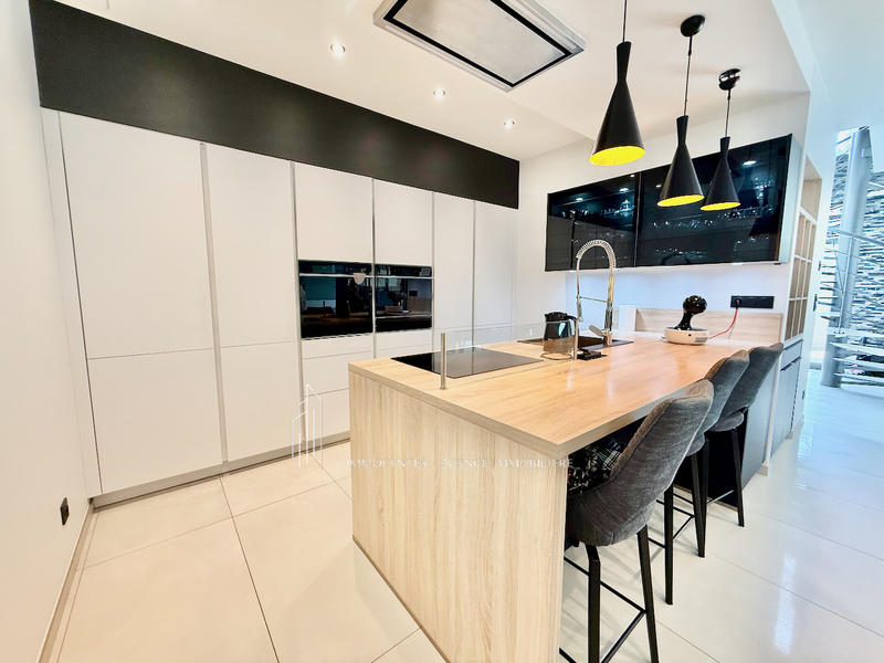 Villa - 145 m² - 6 pièces