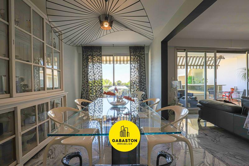 Appartement - 144 m² - 3 pièces