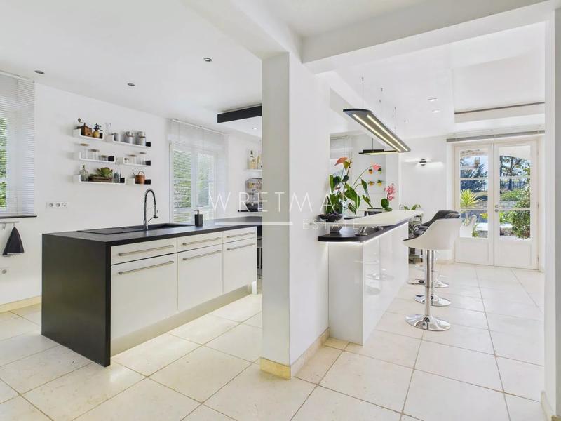 Villa - 252 m² - 6 pièces