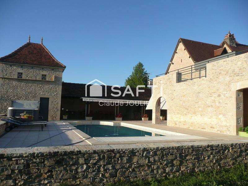 Maison - 249 m² - 10 pièces