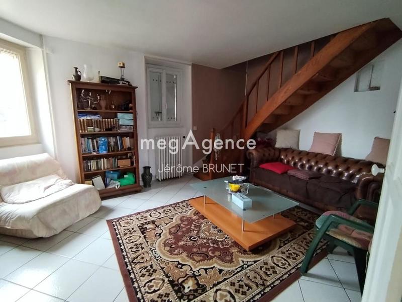 Maison - 247 m² - 12 pièces