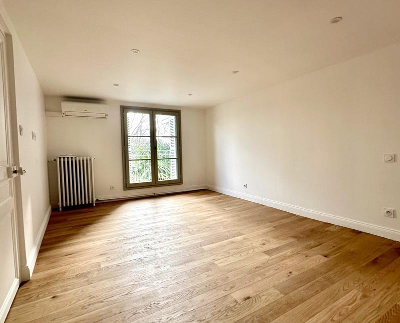 Maison - 330 m² - 10 pièces
