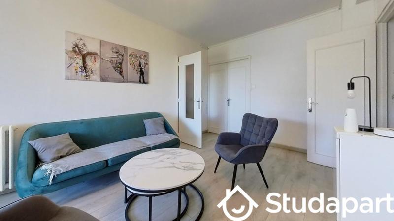 Chambre - 10 m² - 1 pièce