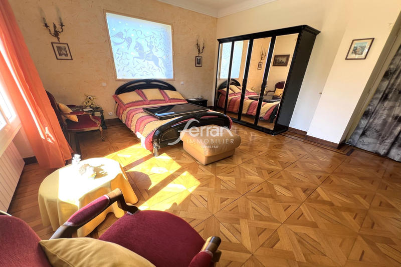 Maison - 222 m² - 9 pièces