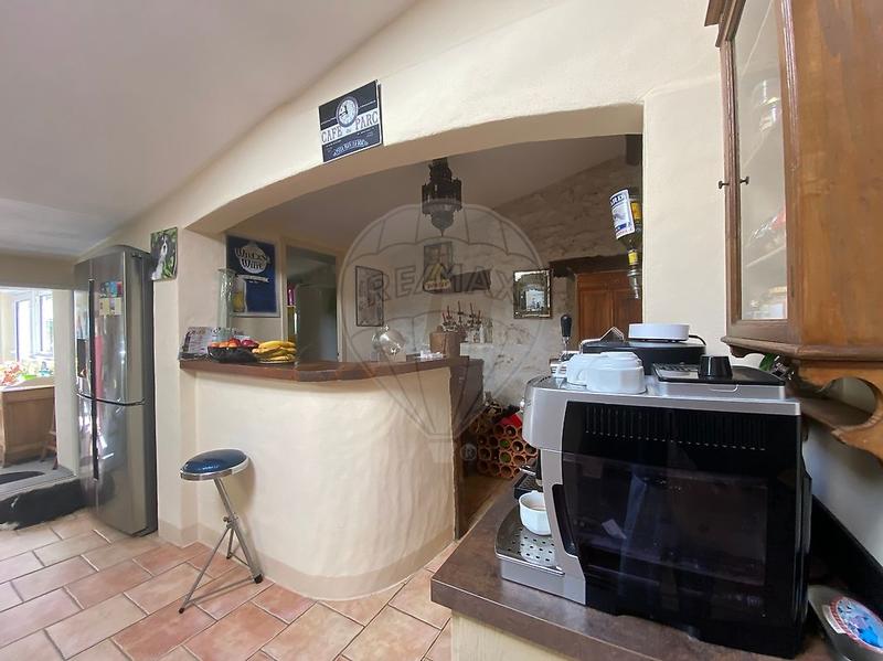 Maison - 220 m² - 8 pièces