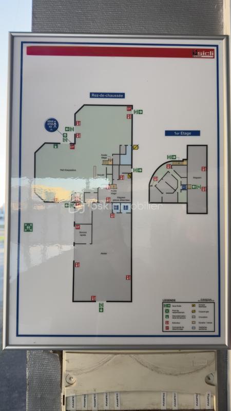 Local commercial - 1 500 m² - 20 pièces