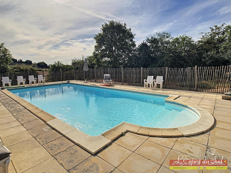 Maison - 280 m² - 4 pièces