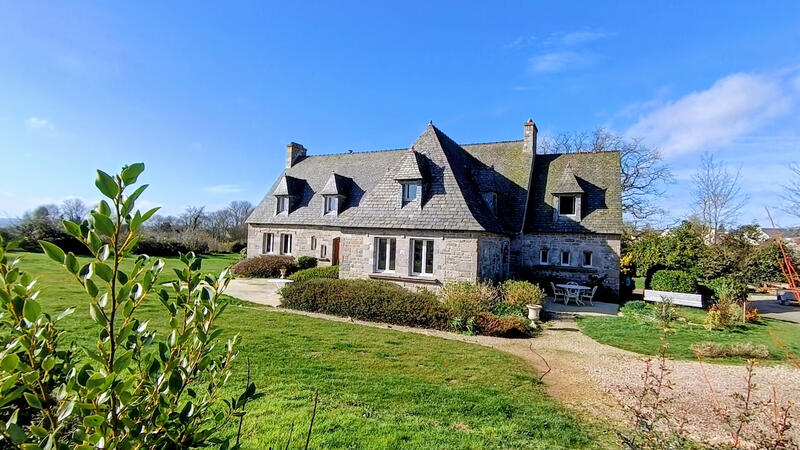 Maison - 310 m² - 12 pièces