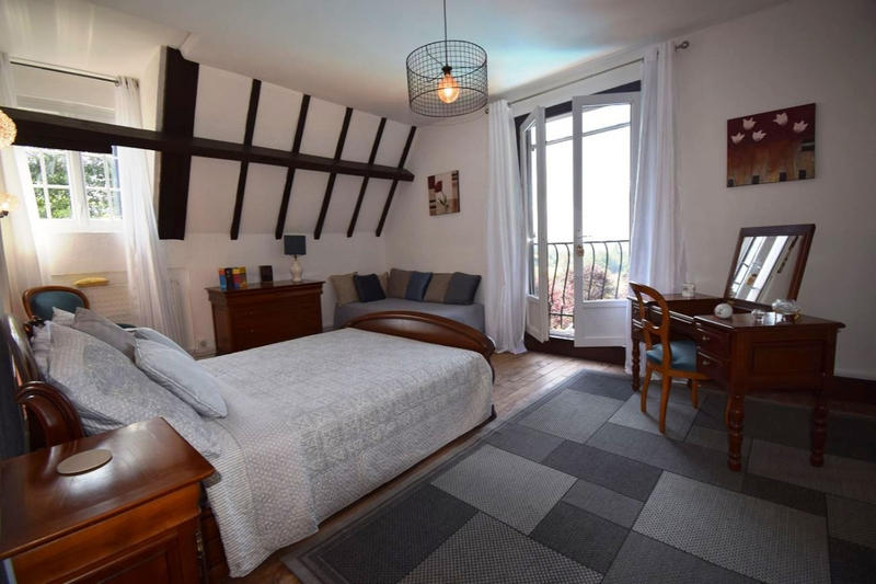 Maison - 253 m² - 8 pièces