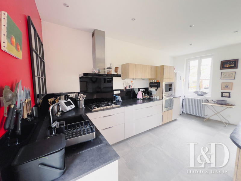 Maison - 205 m² - 12 pièces