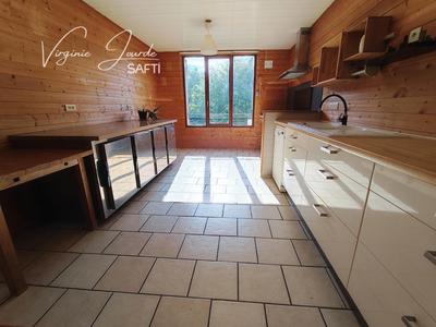 Maison - 216 m² - 9 pièces