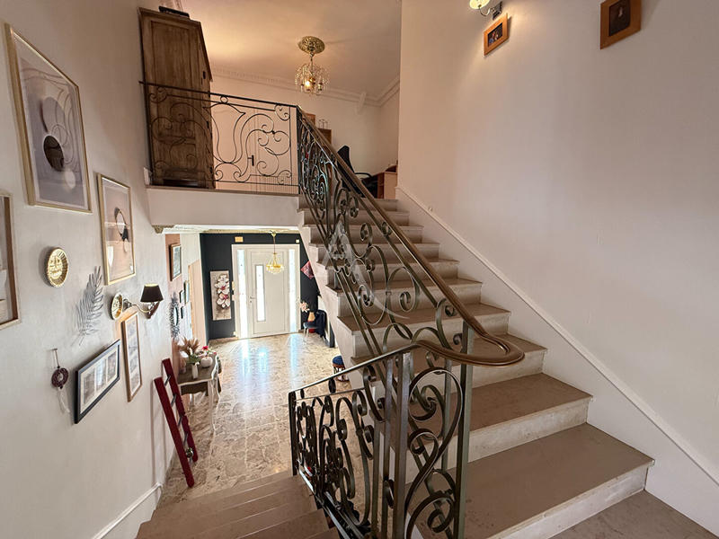 Maison - 339 m² - 11 pièces