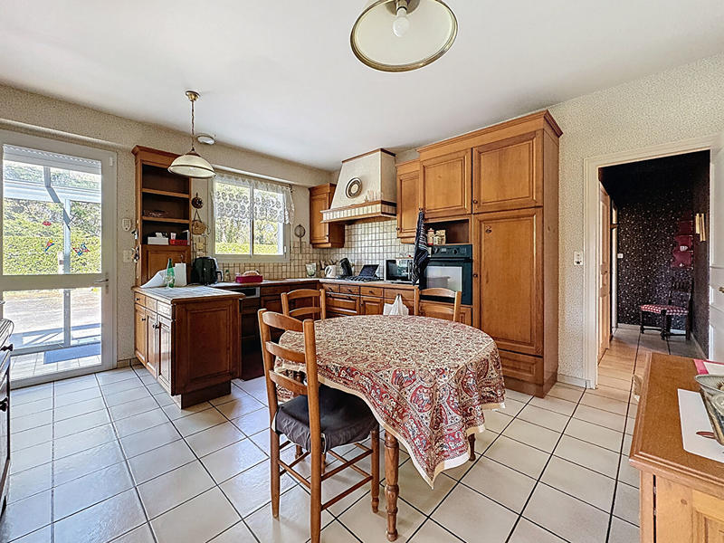 Maison - 250 m² - 8 pièces