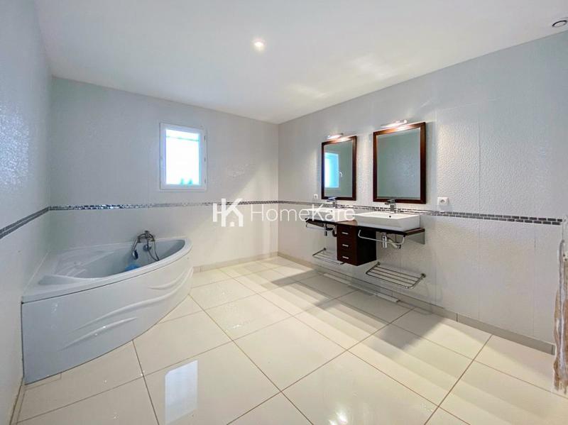 Maison - 170 m² - 6 pièces