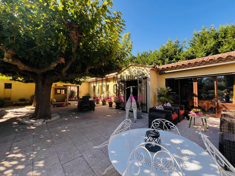 Maison - 223 m² - 9 pièces