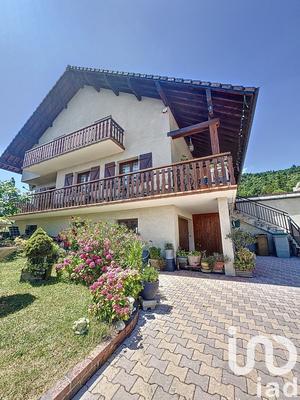 Maison - 211 m² - 6 pièces