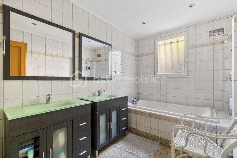 Maison - 189 m² - 8 pièces