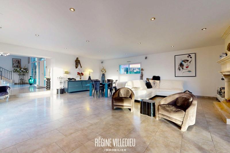 Maison - 296 m² - 7 pièces