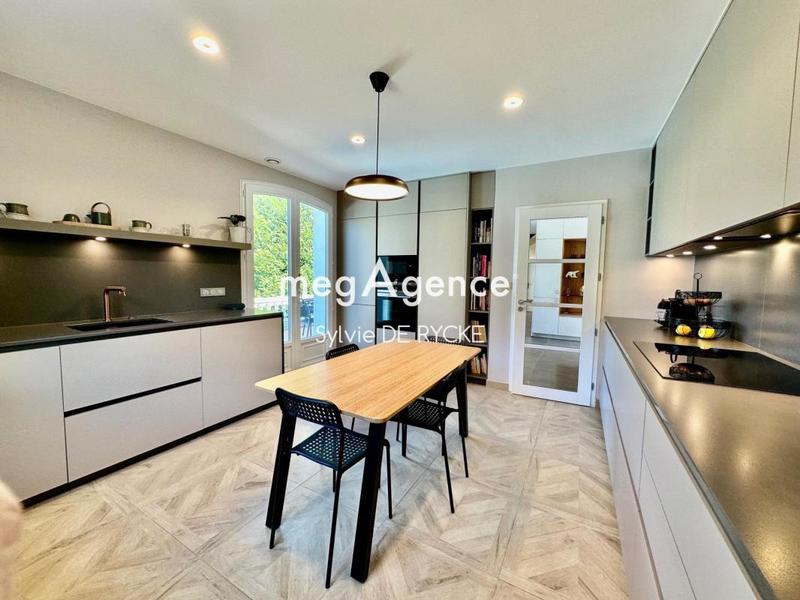 Maison - 202 m² - 7 pièces