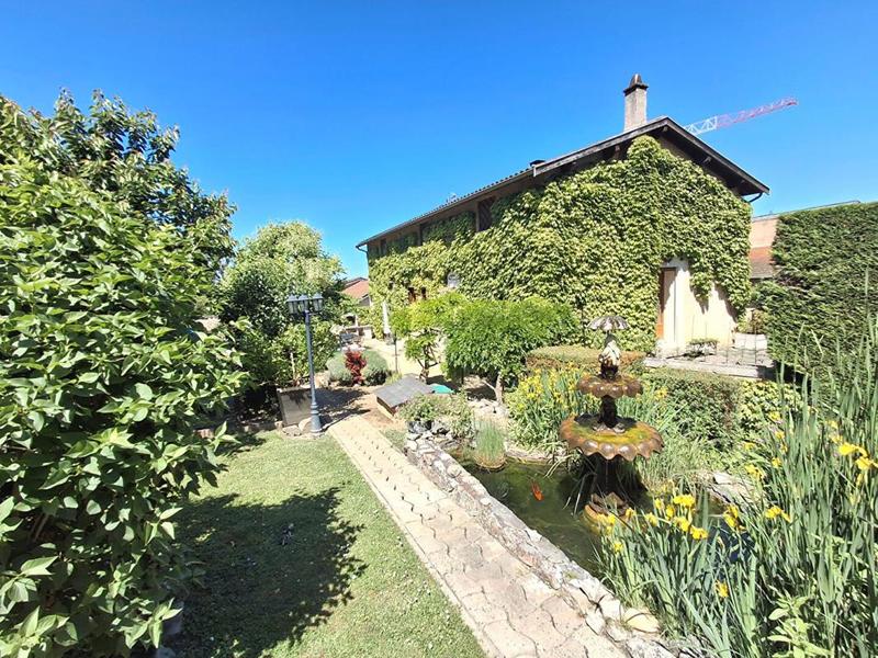 Maison - 260 m² - 6 pièces