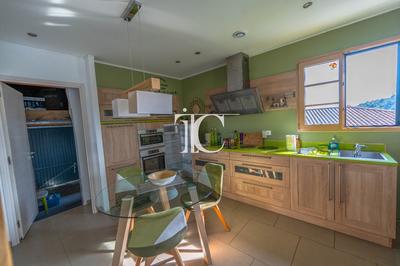 Maison - 94 m² - 5 pièces