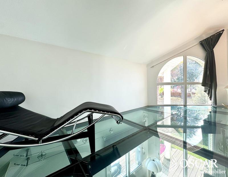 Maison - 201 m² - 7 pièces