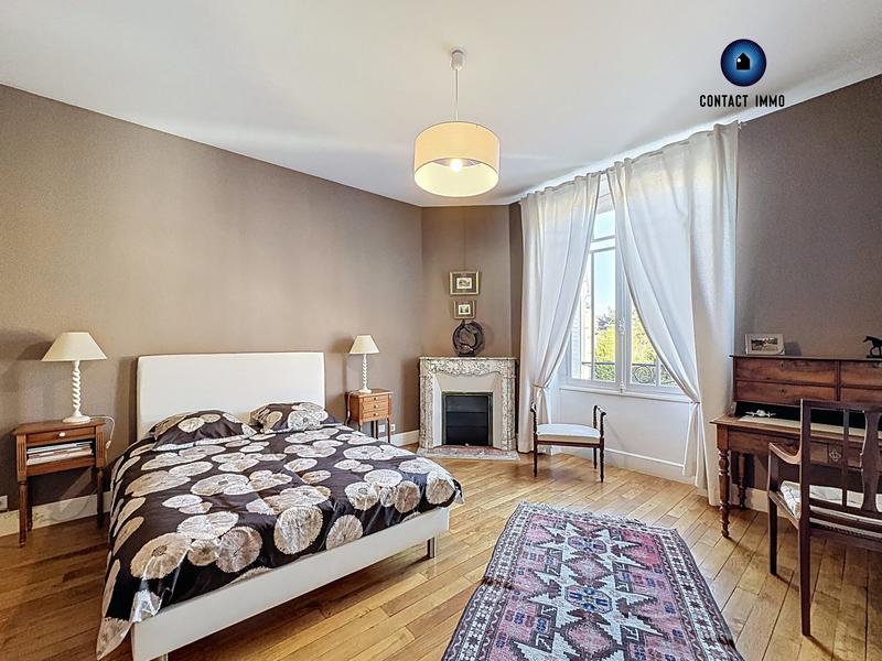 Maison - 224 m² - 8 pièces