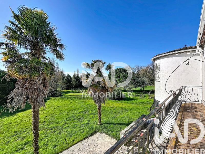 Maison - 305 m² - 8 pièces