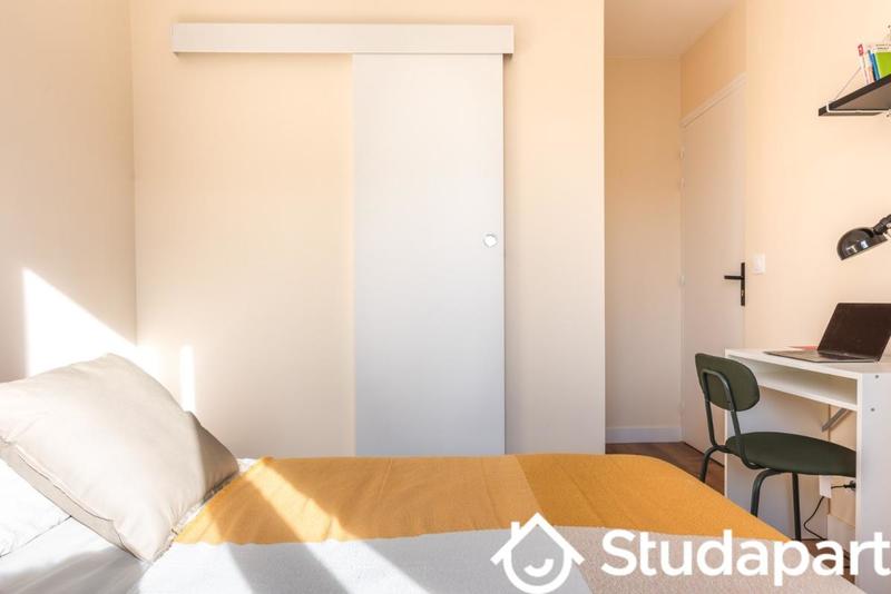 Chambre - 12 m² - 1 pièce