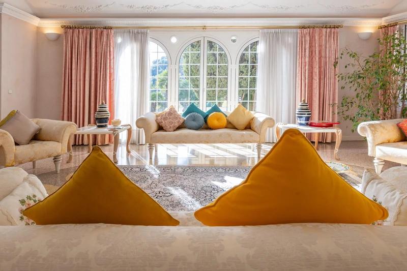 Propriété - 856 m² - 24 pièces