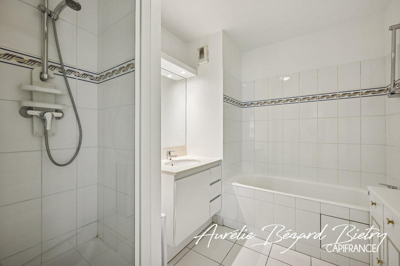 Appartement - 167 m² - 6 pièces