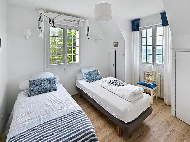 Villa - 199 m² - 9 pièces