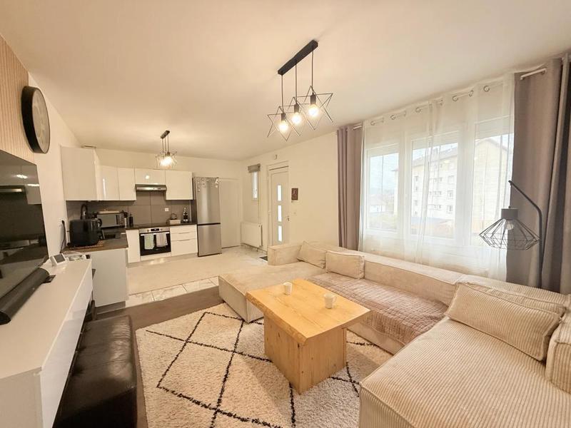 Appartement - 90 m² - 3 pièces