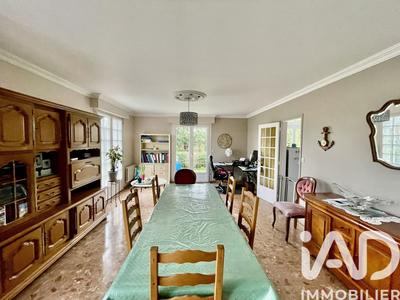 Maison - 217 m² - 8 pièces