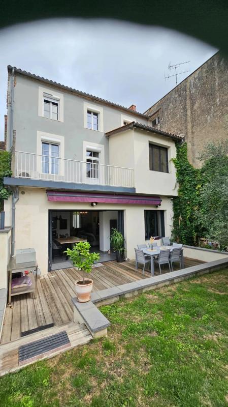 Maison - 224 m² - 6 pièces