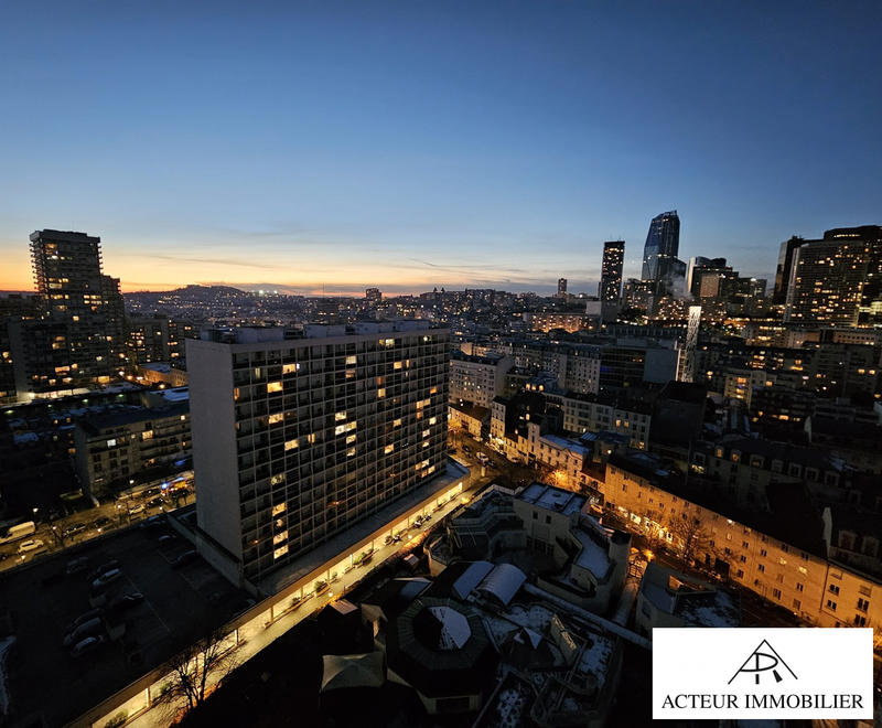 Local commercial - 200 m² - 4 pièces