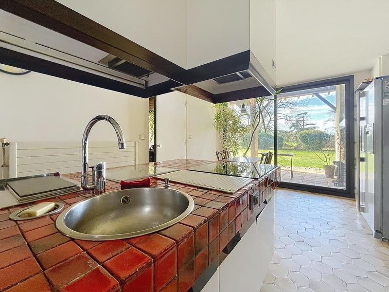 Maison - 320 m² - 12 pièces