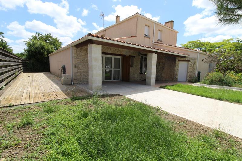 Maison - 235 m² - 8 pièces