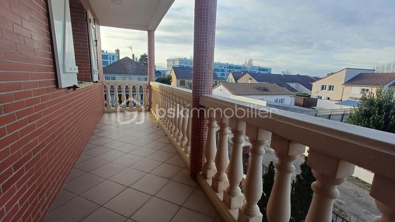 Maison - 215 m² - 8 pièces