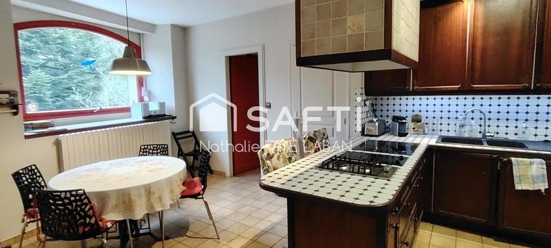 Maison - 300 m² - 8 pièces