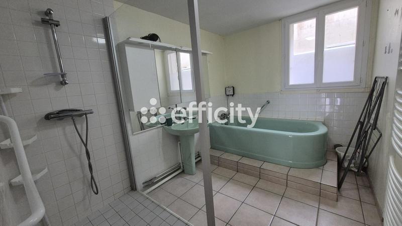 Maison - 138 m² - 9 pièces