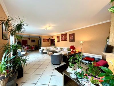 Maison - 313 m² - 9 pièces