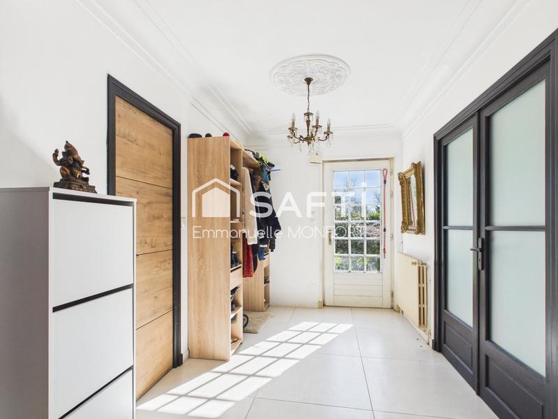 Maison - 250 m² - 11 pièces