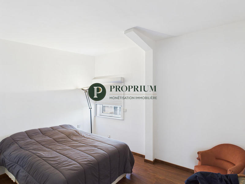 Maison - 220 m² - 8 pièces