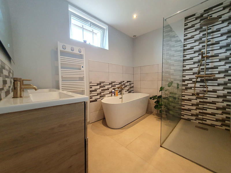 Maison - 99 m² - 5 pièces