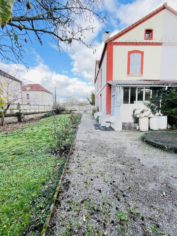 Maison - 105 m² - 4 pièces