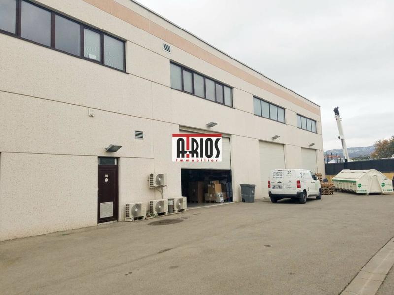 Entrepôt - 1 400 m²