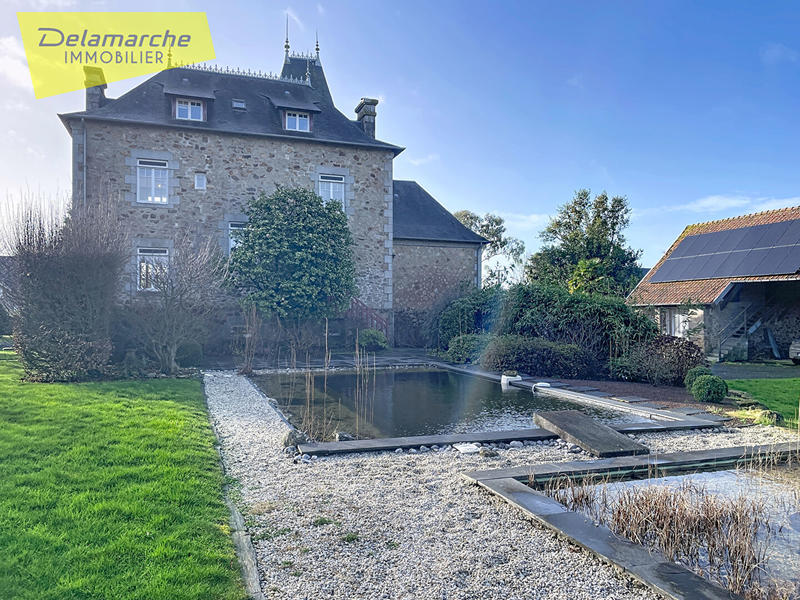 Maison - 216 m² - 9 pièces