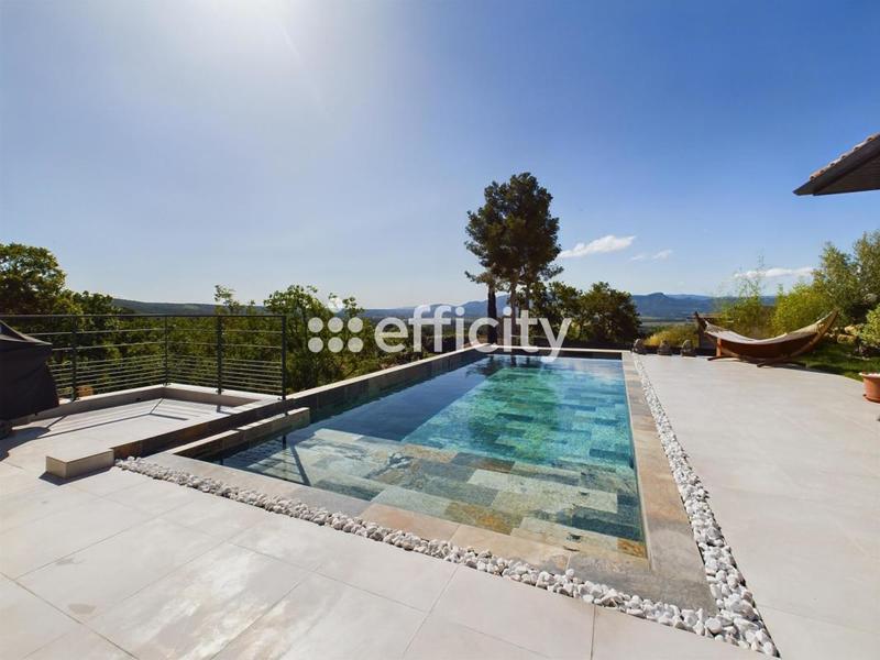 Maison - 200 m² - 7 pièces